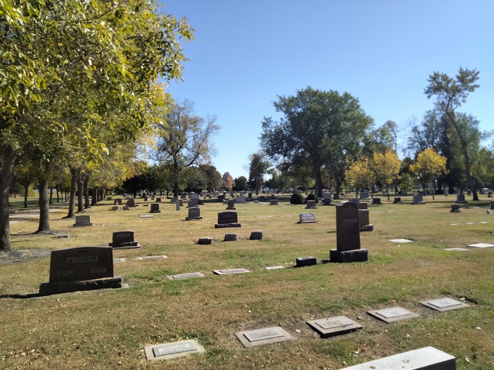 Casselton Cemetery cemetery grounds and headstones