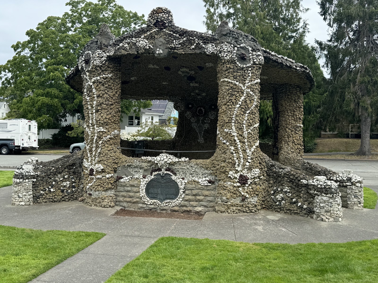 Causland Memorial Park cemetery grounds and headstones