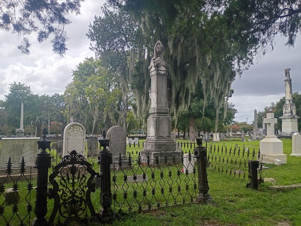 Cedar Grove Cemetery grounds