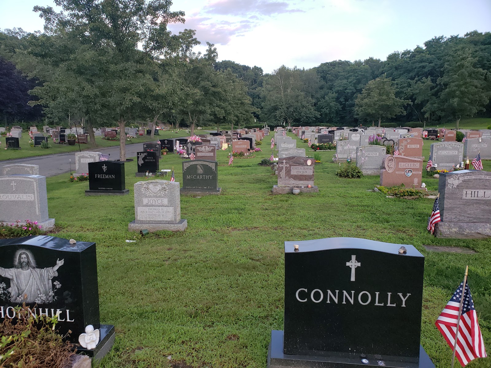 Cedar Grove Cemetery cemetery grounds and headstones