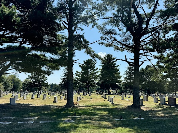Cedar Hill Cemetery grounds