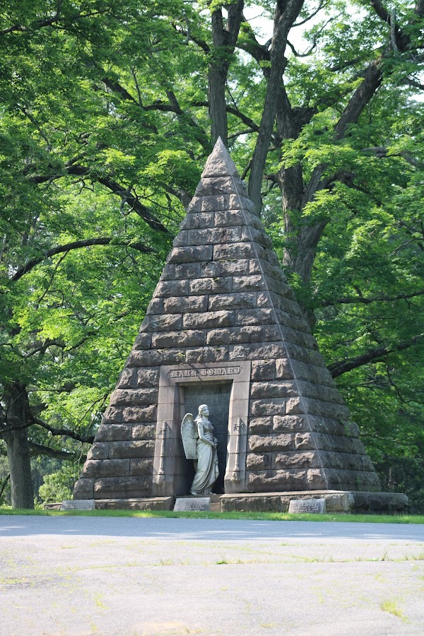 Cedar Hill Cemetery grounds
