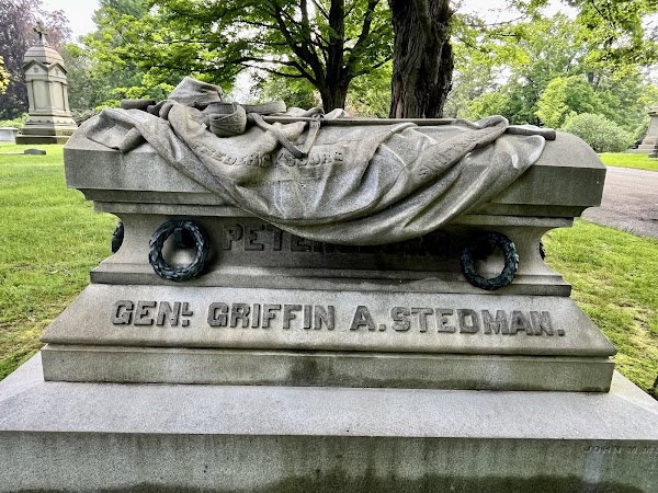 Cedar Hill Cemetery grounds