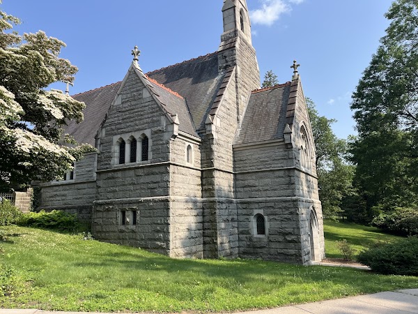Cedar Hill Cemetery grounds