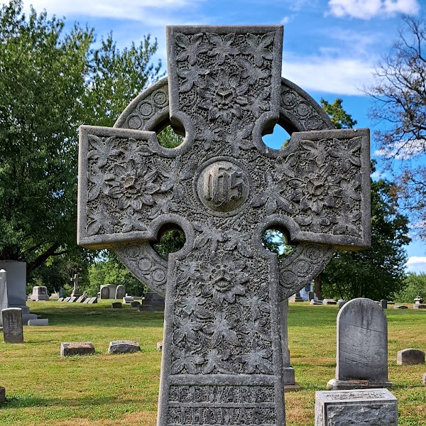 Cedar Hill Cemetery grounds