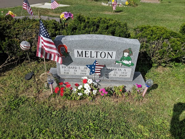 Cedar Hill Cemetery grounds