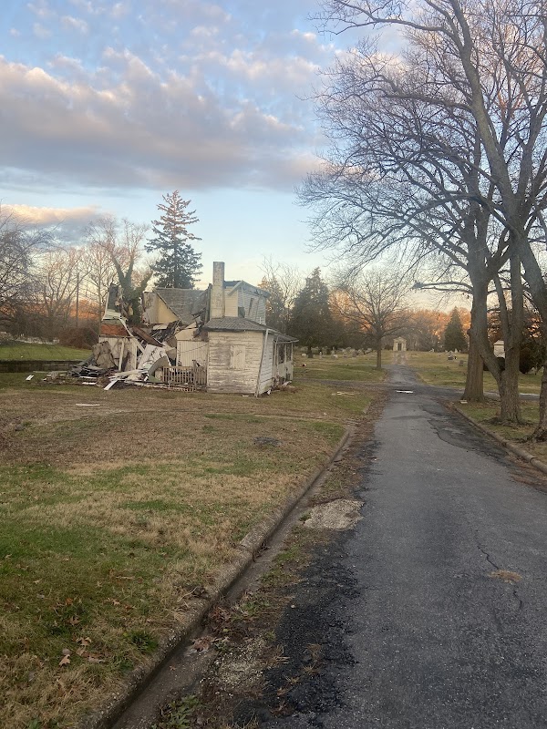 Cedar Hill Cemetery grounds