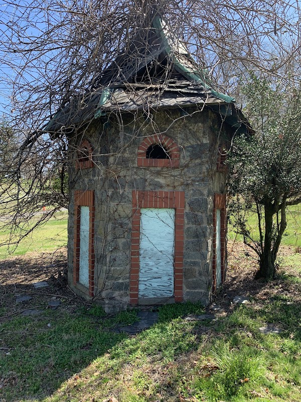 Cedar Hill Cemetery grounds