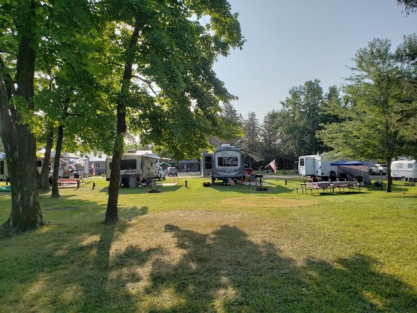 Cedar Lake Memorial Park grounds