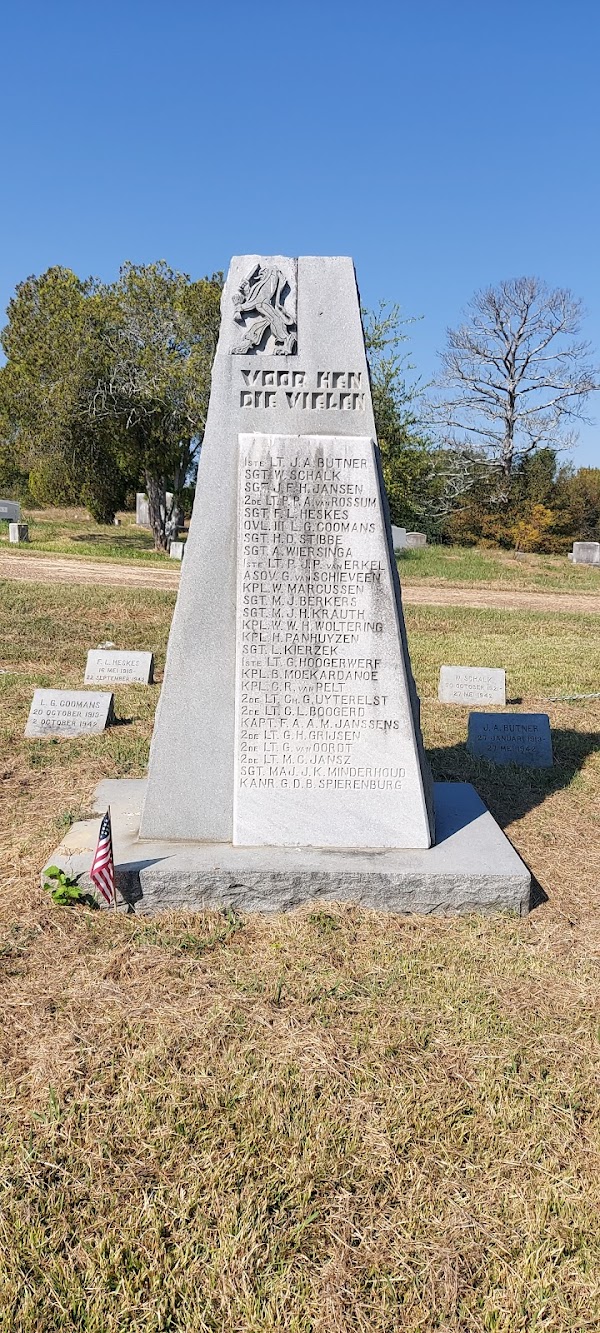 Cedarlawn Cemetery grounds