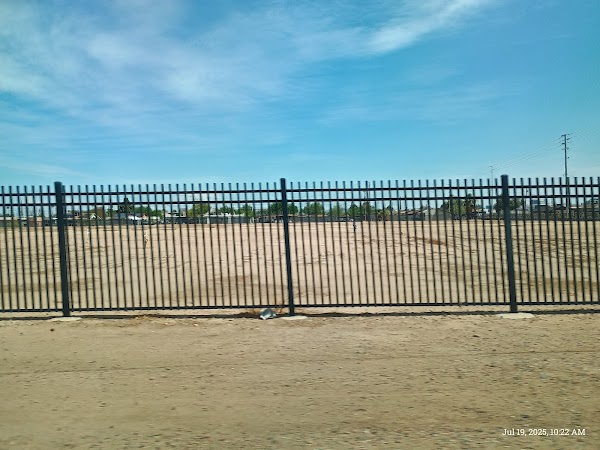 Cementerio Lindo grounds