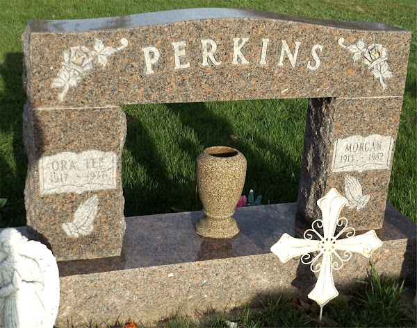 Center Cemetery, Silver Lake, Indiana grounds