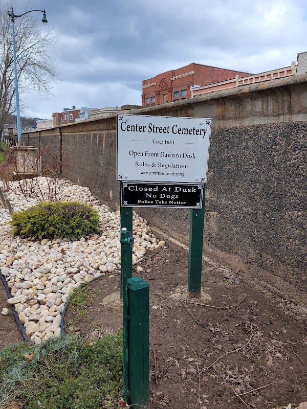 Center Street Cemetery grounds