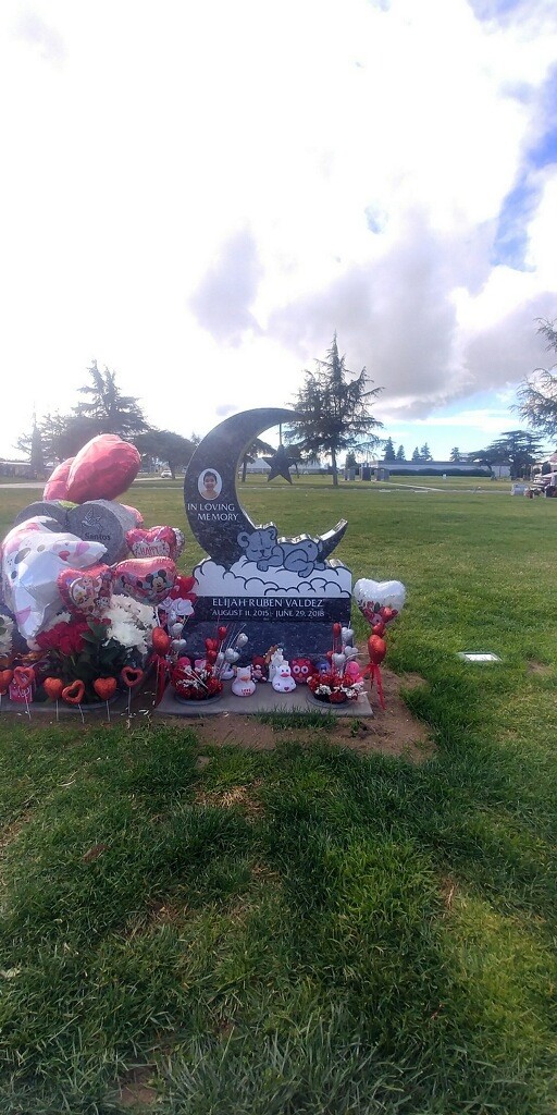 Ceres Memorial Park cemetery grounds and headstones