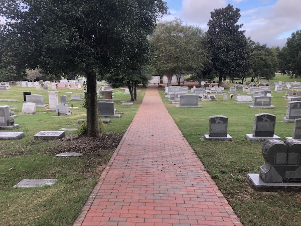 Chapel Hill Memorial Cemetery grounds