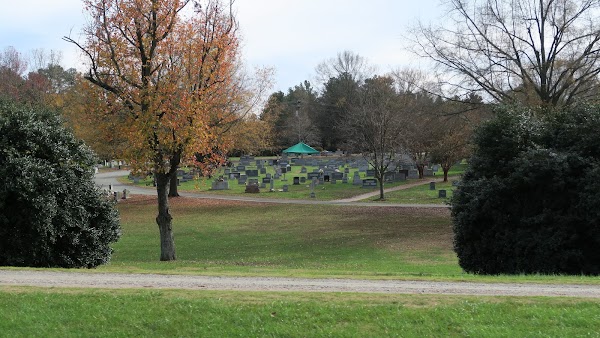 Chapel Hill Memorial Cemetery grounds