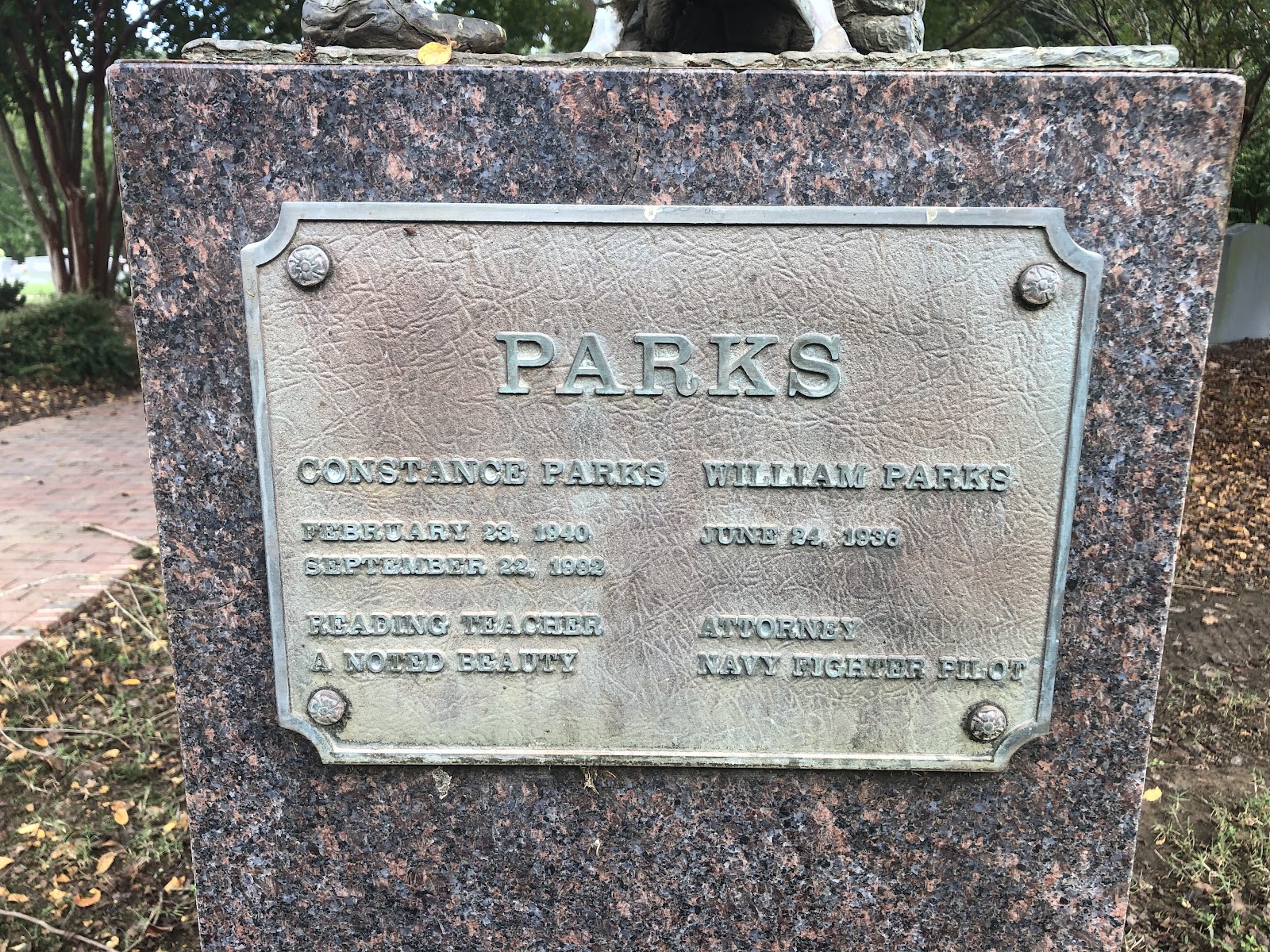 Chapel Hill Memorial Cemetery cemetery grounds and headstones
