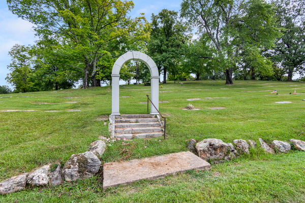 Chattanooga Memorial Park cemetery grounds and headstones