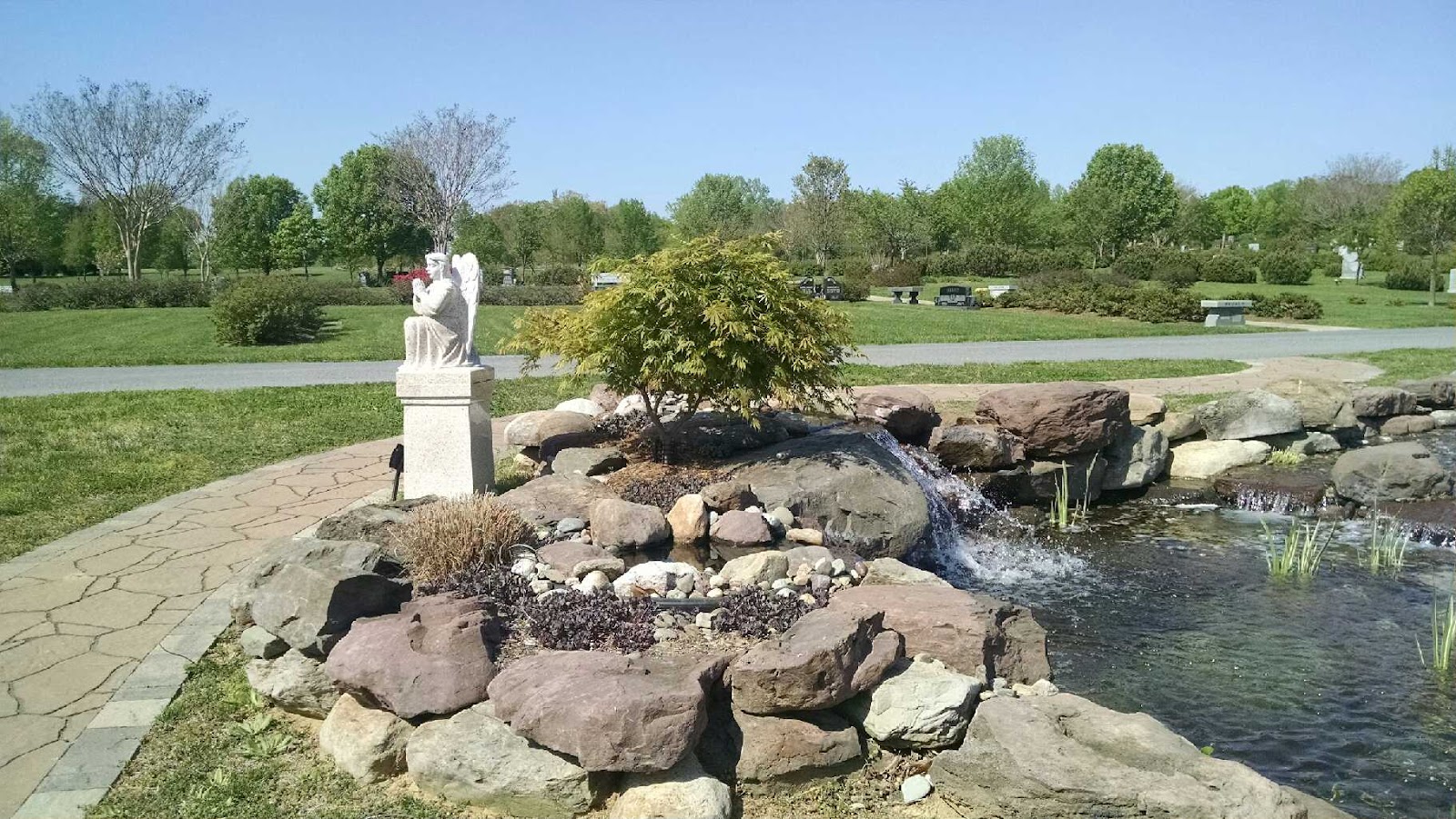 Chesapeake Highlands Memorial Gardens cemetery grounds and headstones