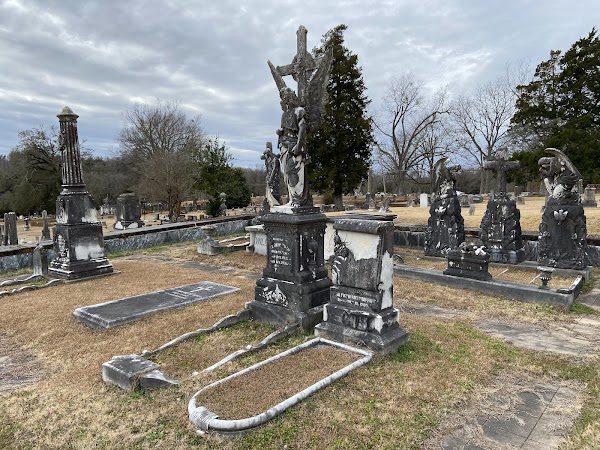 City of Vicksburg Cedar Hill Cemetery grounds