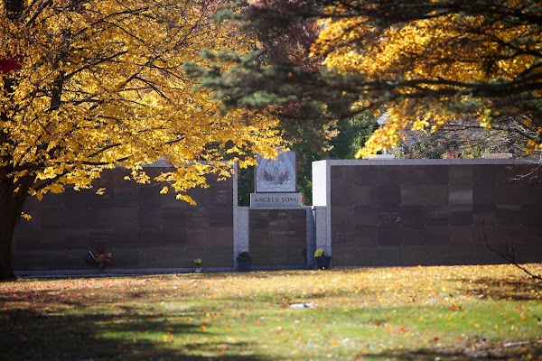 Clarendon Hills Cemetery grounds