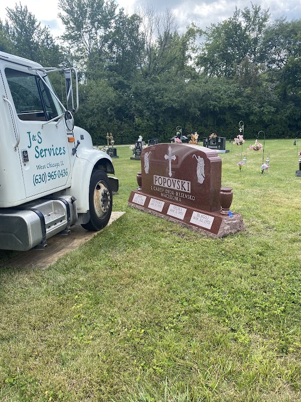 Clarendon Hills Cemetery grounds