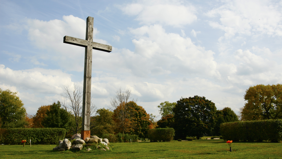Clarendon Hills Cemetery cemetery grounds and headstones