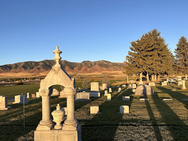 Clarkston City Cemetery grounds