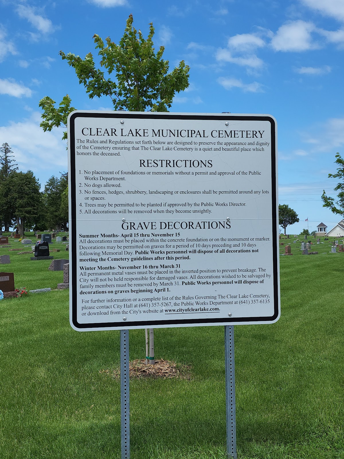Clear Lake Municipal Cemetery cemetery grounds and headstones