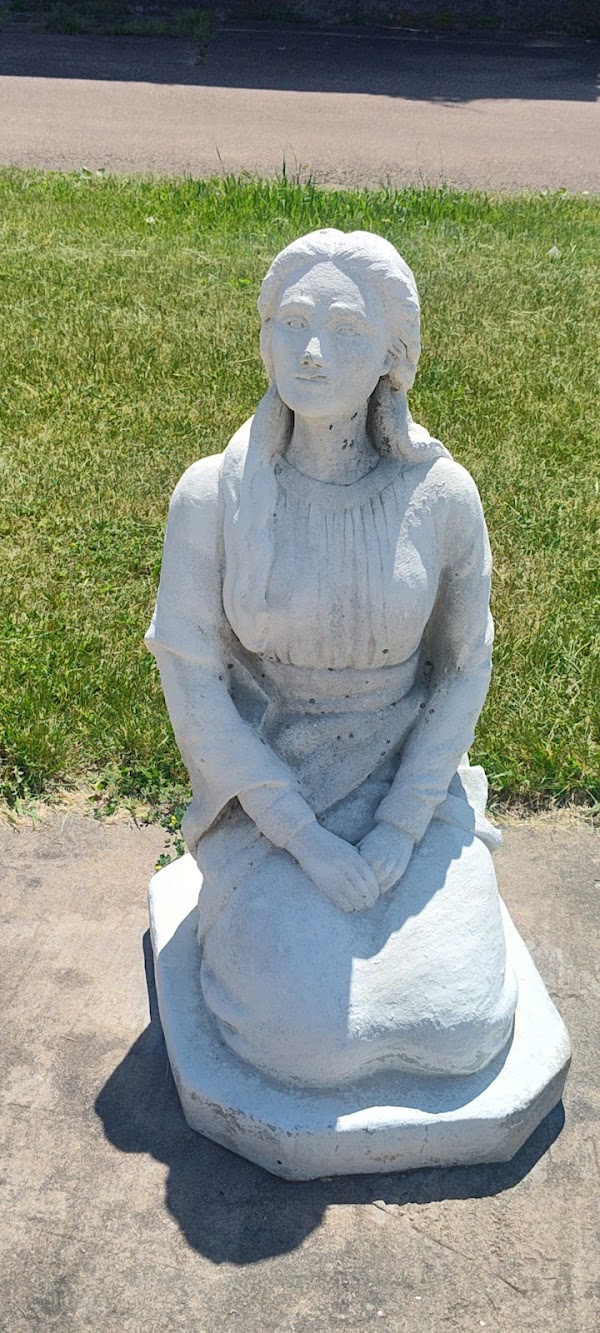 Clinton Lawn Cemetery grounds
