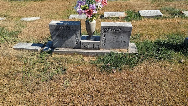 College Park Cemetery grounds