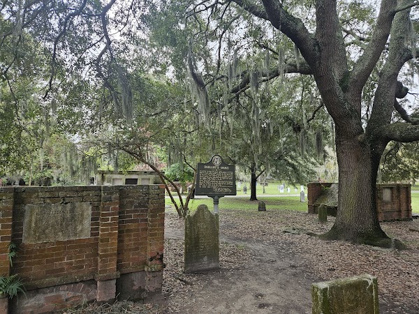 Colonial Park Cemetery grounds