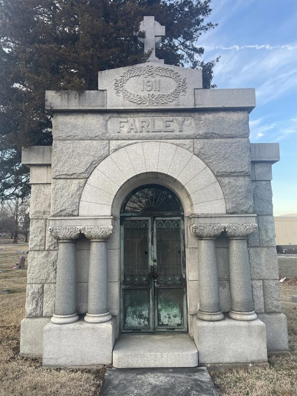 Columbia Cemetery grounds