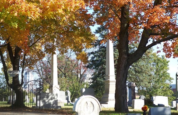 Columbia Cemetery grounds