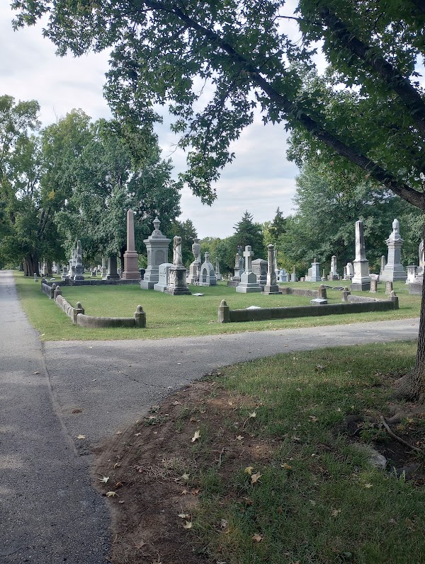 Columbia Cemetery grounds