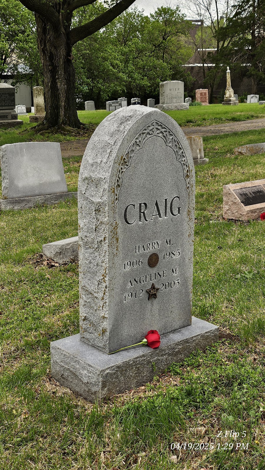 Columbia Cemetery cemetery grounds and headstones