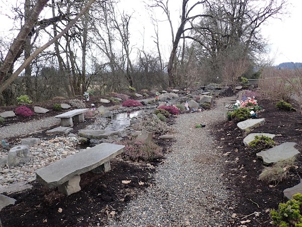 Columbia Memorial Gardens grounds