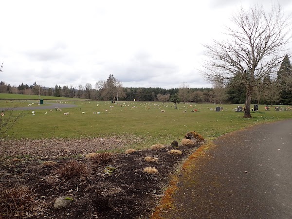 Columbia Memorial Gardens grounds