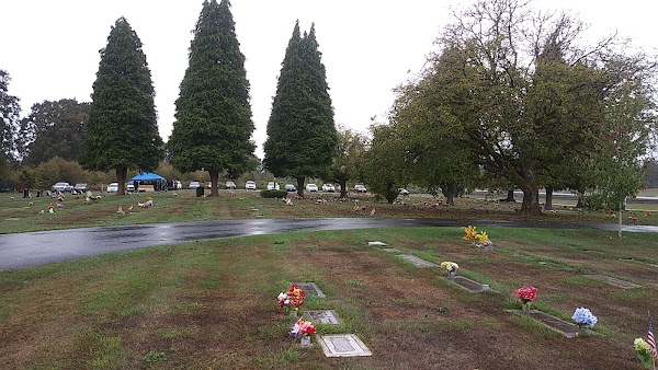 Columbia Memorial Gardens grounds