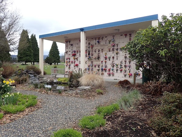 Columbia Memorial Gardens grounds
