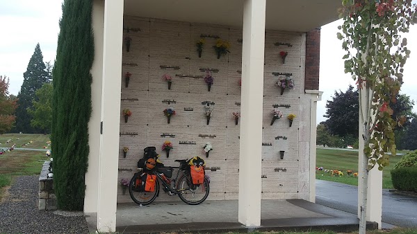 Columbia Memorial Gardens grounds