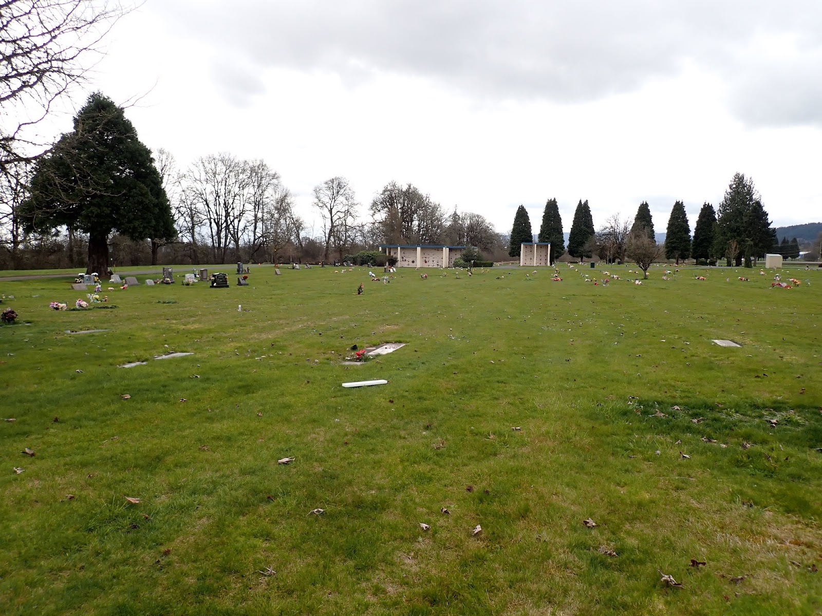 Columbia Memorial Gardens cemetery grounds and headstones