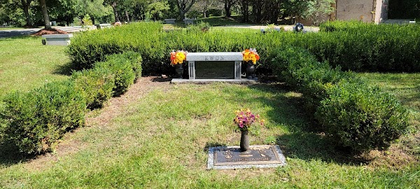 Columbia Memorial Park grounds