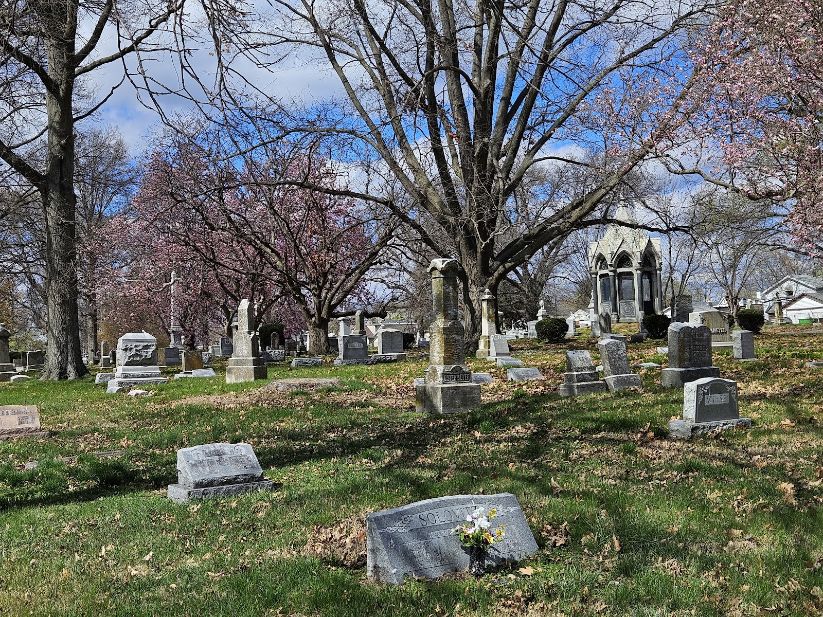 Concordia Cemetery cemetery grounds and headstones