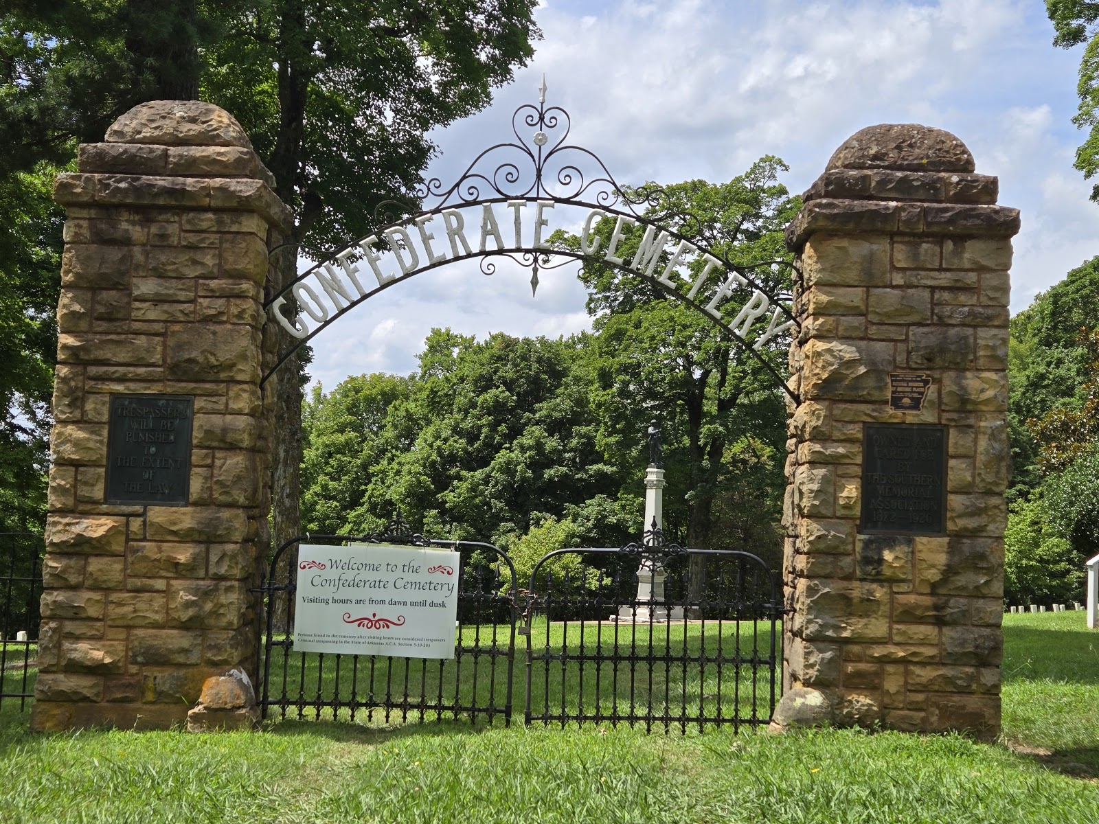 Confederate Cemetery - Fayetteville, AR cemetery grounds and headstones