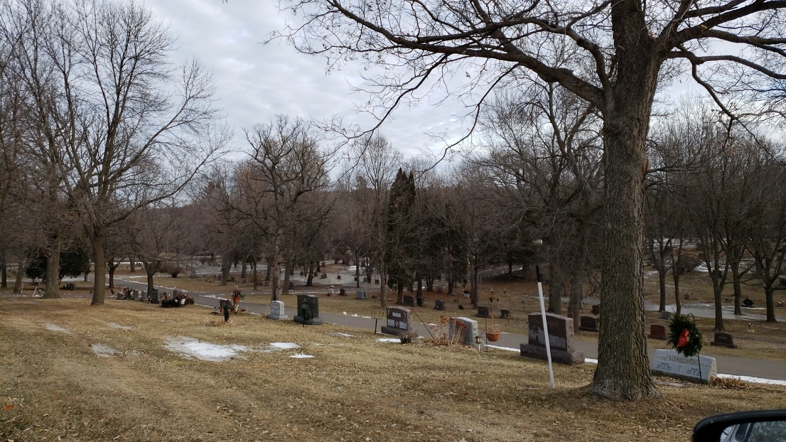 Cottage Grove Cemetery cemetery grounds and headstones
