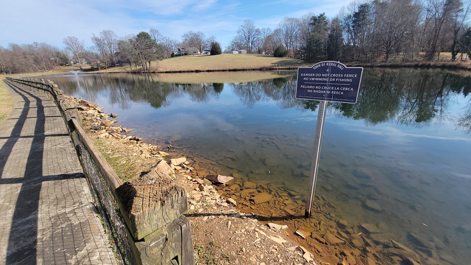 Covington Memorial Park cemetery grounds and headstones