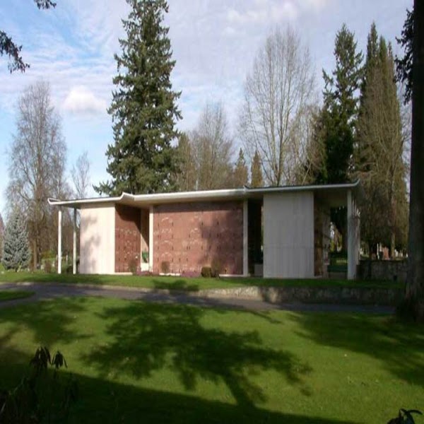 Crescent Grove Cemetery & Mausoleum grounds