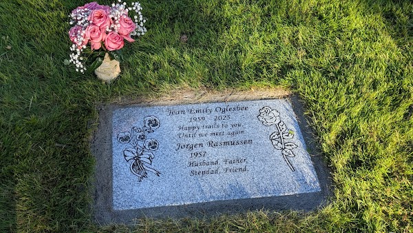 Crescent Grove Cemetery & Mausoleum grounds
