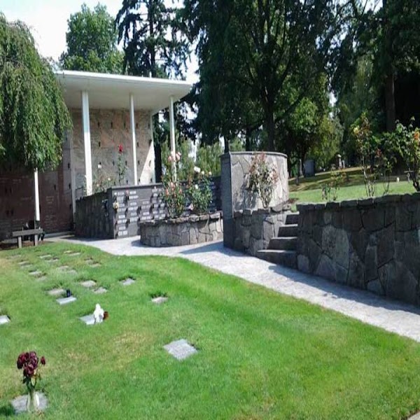 Crescent Grove Cemetery & Mausoleum grounds